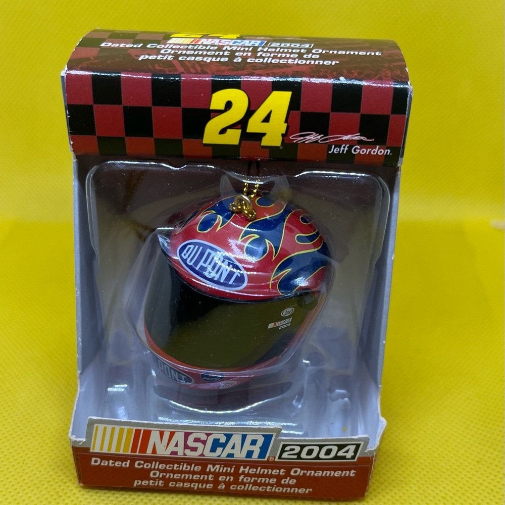 Jeff Gordon #24 NASCAR 2004 Dated Collectible Mini Helmet Ornament